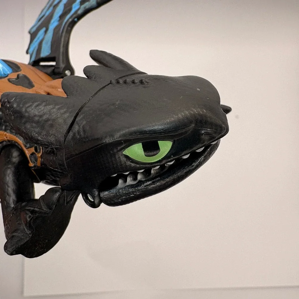 DreamWorks‎ Dragons Toothless Night Fury Hidden World Blue Wings Action Figure